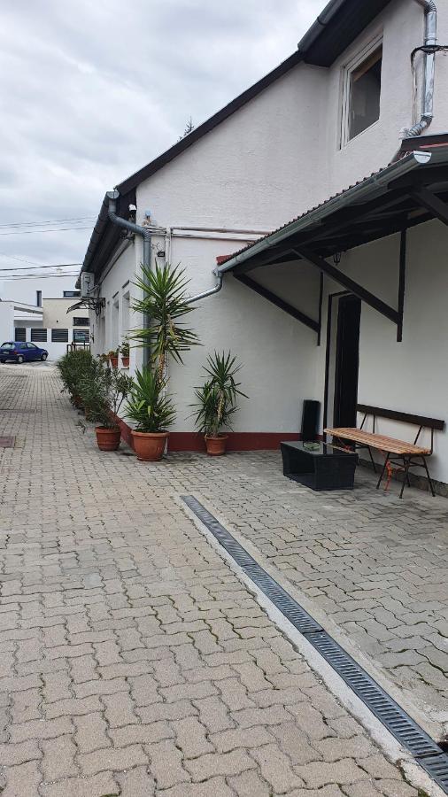 Ruttkai Vendeghaz Apartment Szekesfehervar Exterior photo