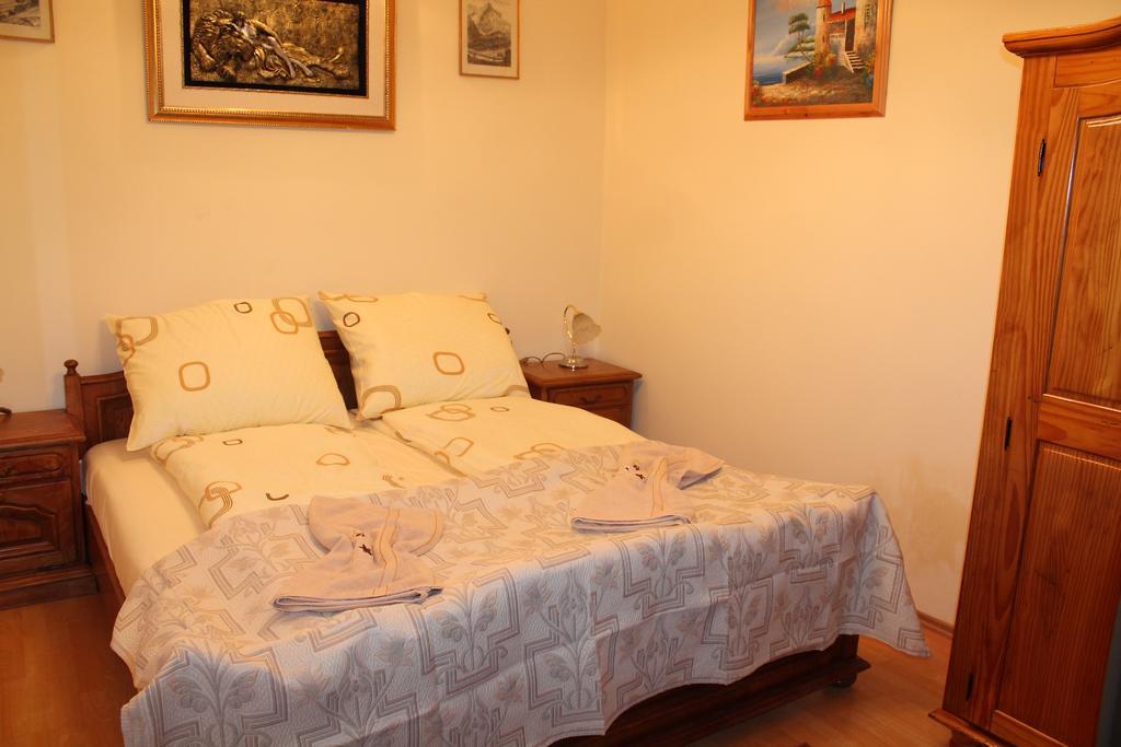 Ruttkai Vendeghaz Apartment Szekesfehervar Exterior photo